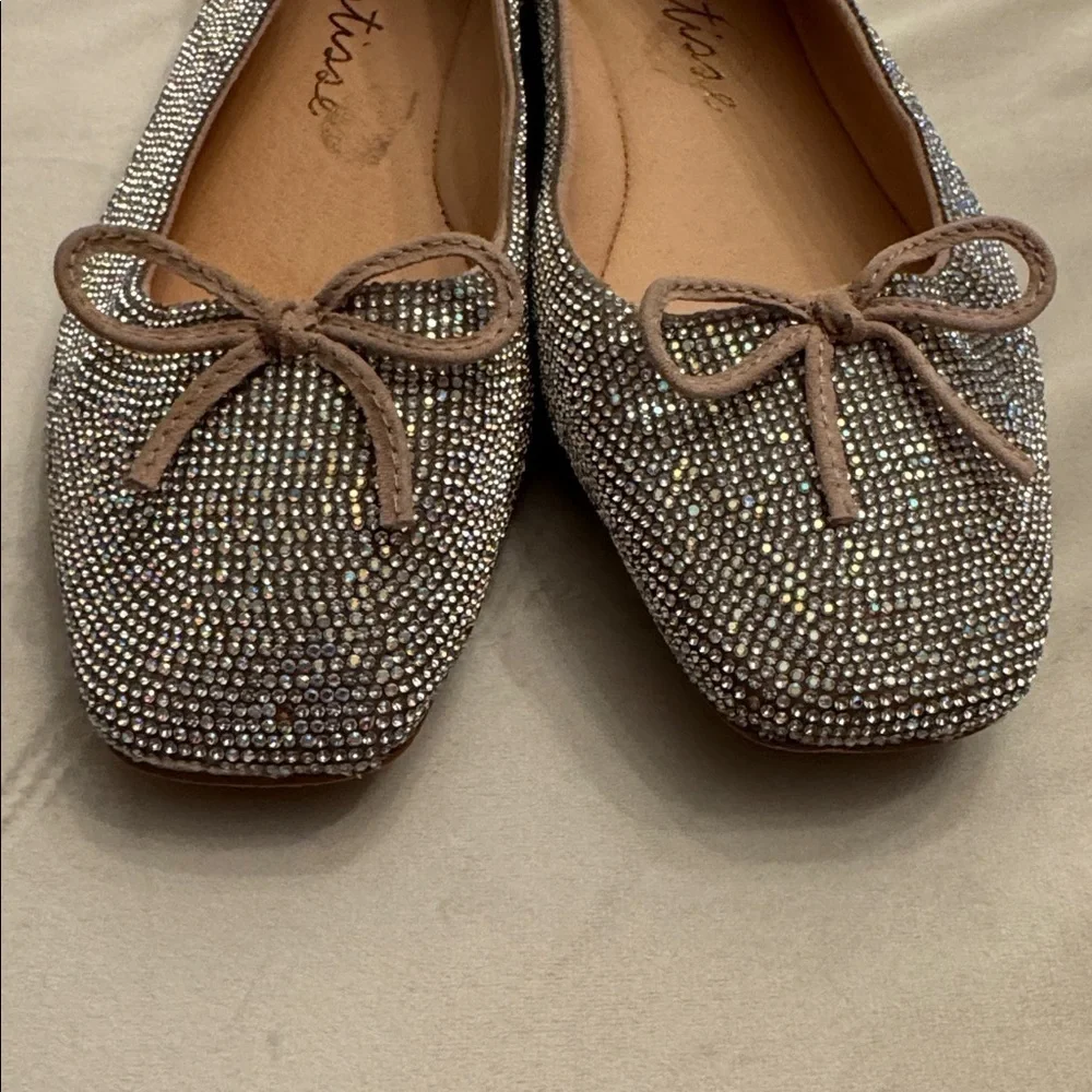 Matisse Roxy Glittering Silver Flats with Bow, sz 8 - Picture 2 of 8
